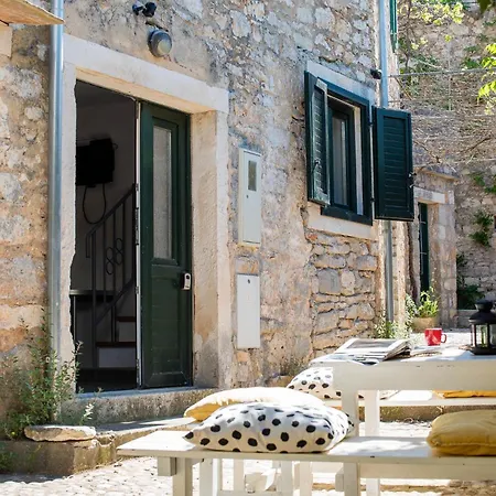 Picturesque Stonehouse In A Knockout Location * Vrboska