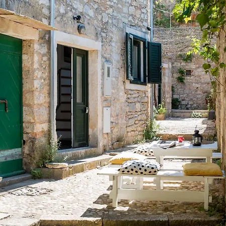 Picturesque Stonehouse In A Knockout Location Vrboska