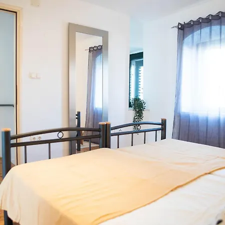 Picturesque Stonehouse In A Knockout Location Vikendica