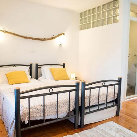 بيت للعطل Picturesque Stonehouse In A Knockout Location *