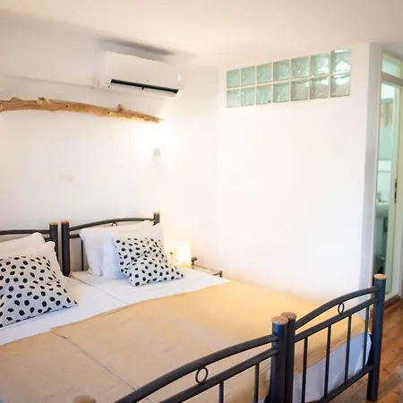 بيت للعطل Picturesque Stonehouse In A Knockout Location فربوسكا