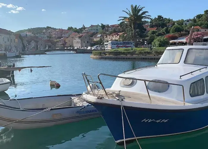Picturesque Stonehouse In A Knockout Location Vikendica Vrboska