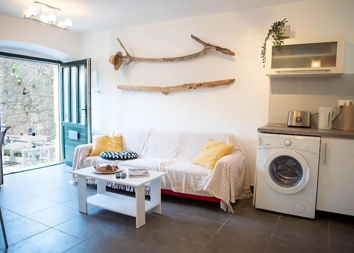 Picturesque Stonehouse In A Knockout Location Vrboska