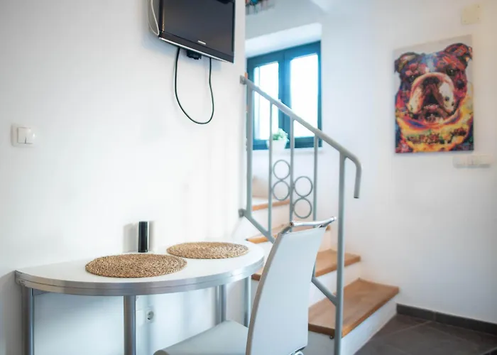 Picturesque Stonehouse In A Knockout Location Vikendica Vrboska