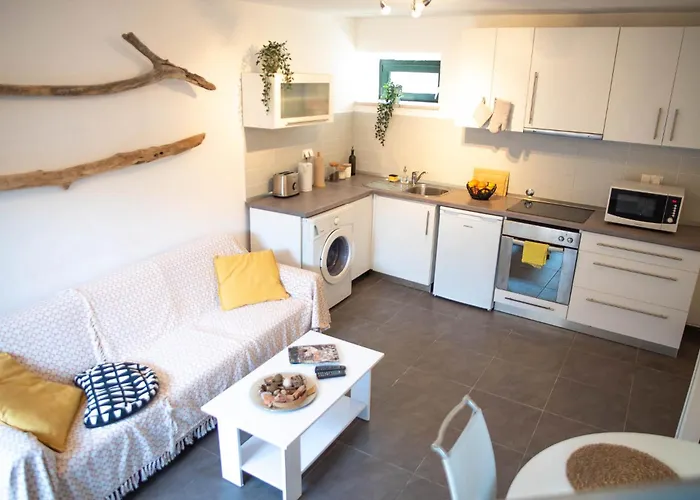 Picturesque Stonehouse In A Knockout Location Vrboska