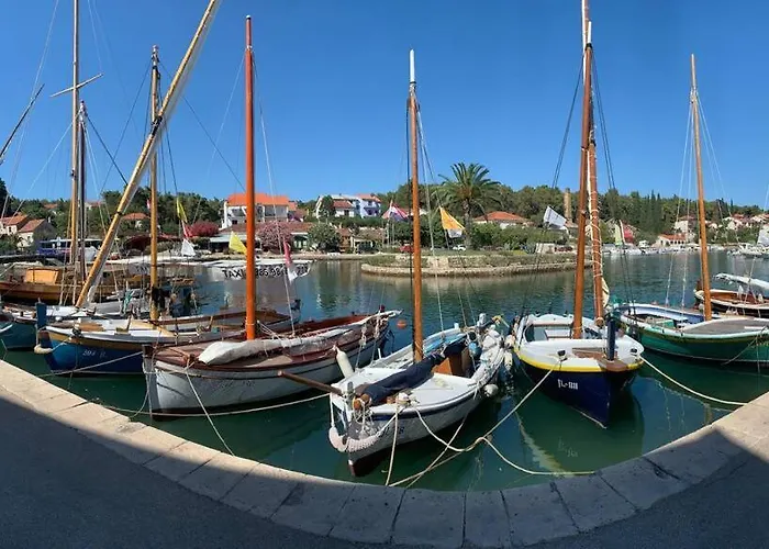 Picturesque Stonehouse In A Knockout Location * Vrboska