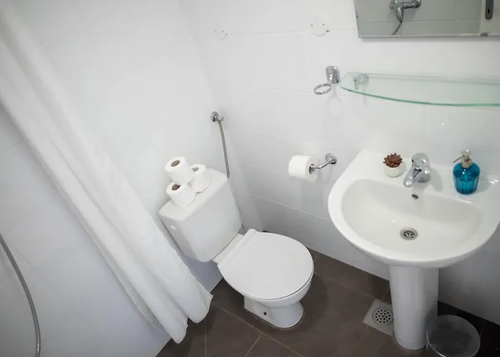 Picturesque Stonehouse In A Knockout Location