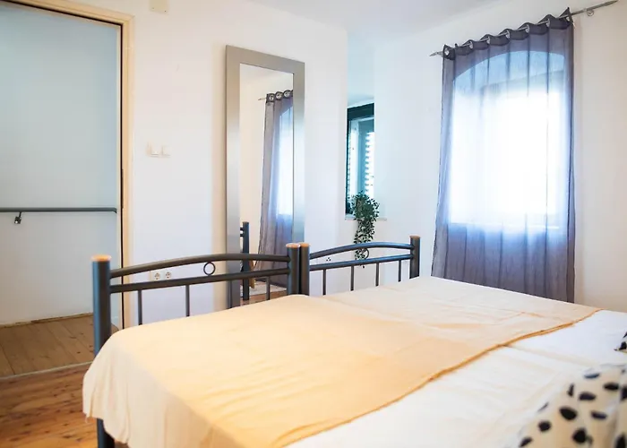 Picturesque Stonehouse In A Knockout Location Vikendica