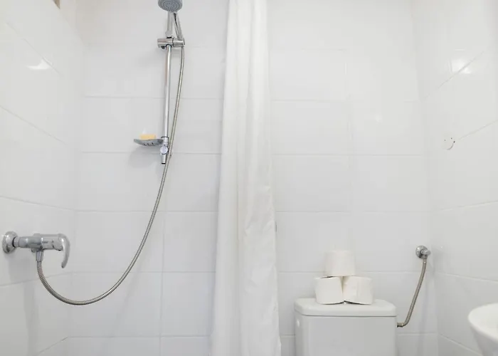 Picturesque Stonehouse In A Knockout Location