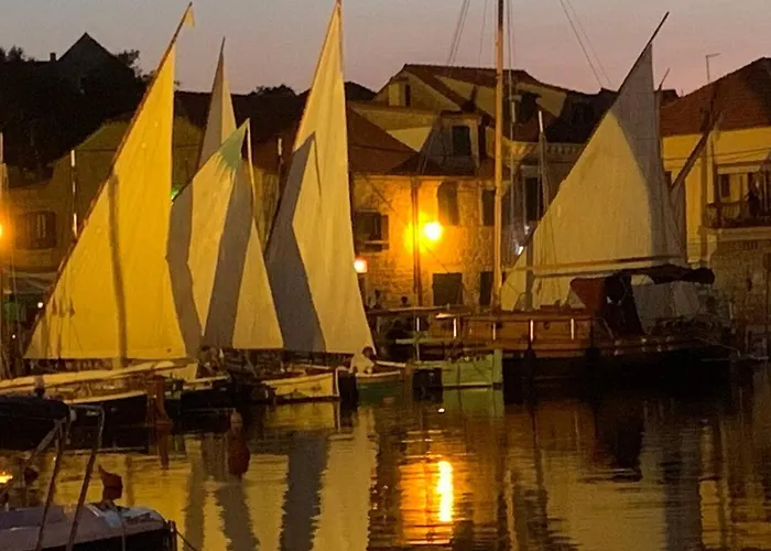 Picturesque Stonehouse In A Knockout Location Vikendica