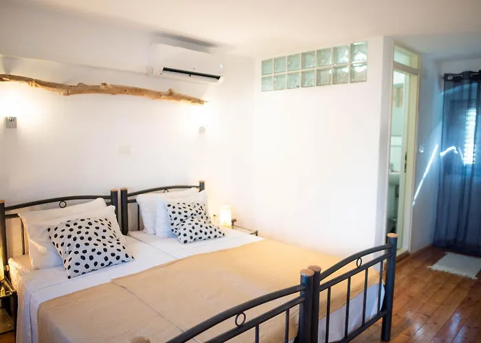 Vikendica Picturesque Stonehouse In A Knockout Location Vrboska