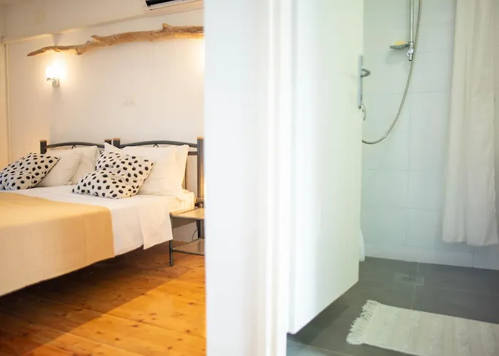 Picturesque Stonehouse In A Knockout Location *